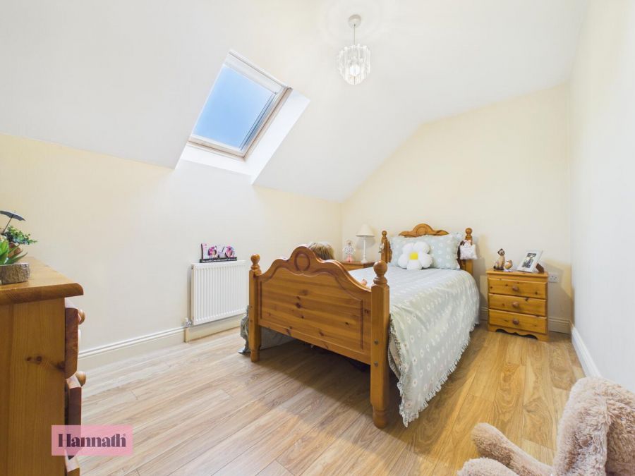 2 Salters Grange Manor