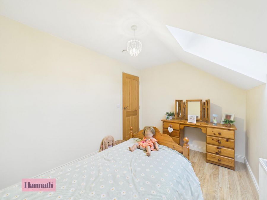 2 Salters Grange Manor