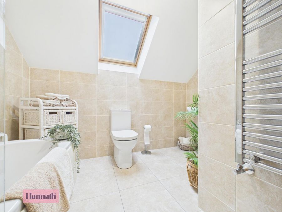 2 Salters Grange Manor