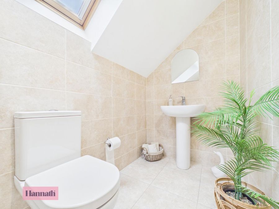 2 Salters Grange Manor