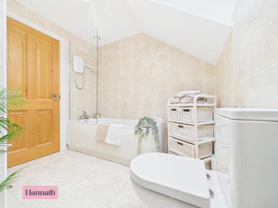 2 Salters Grange Manor