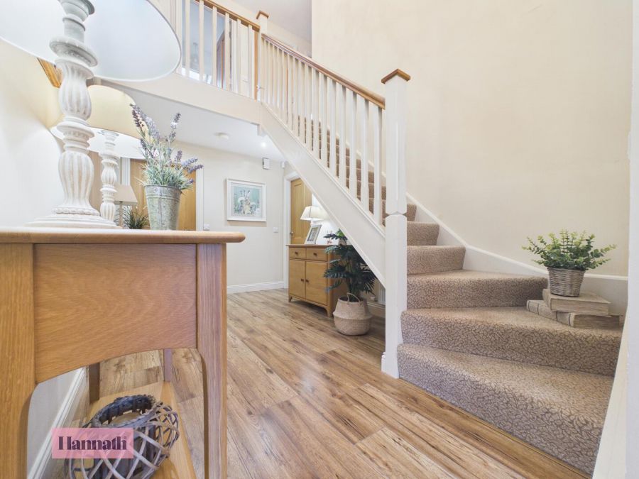 2 Salters Grange Manor