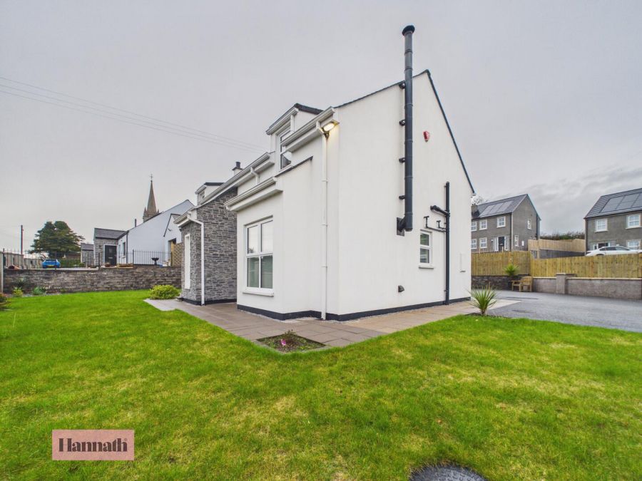 2 Salters Grange Manor