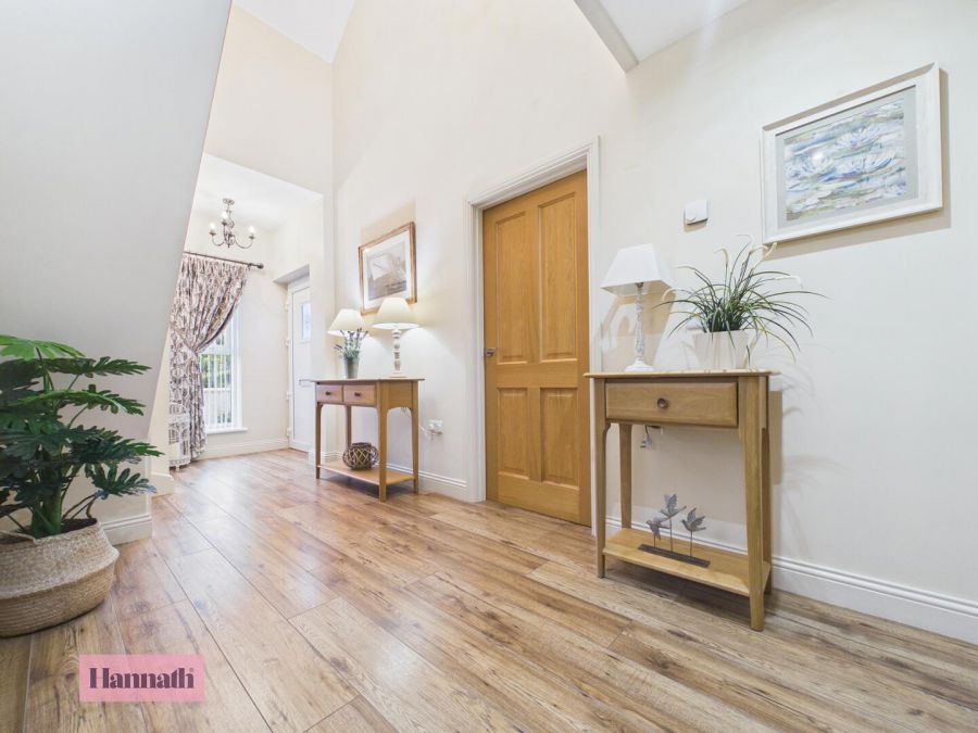 2 Salters Grange Manor