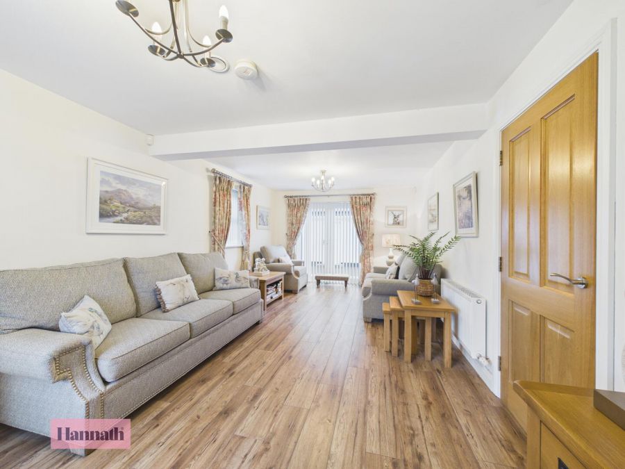 2 Salters Grange Manor