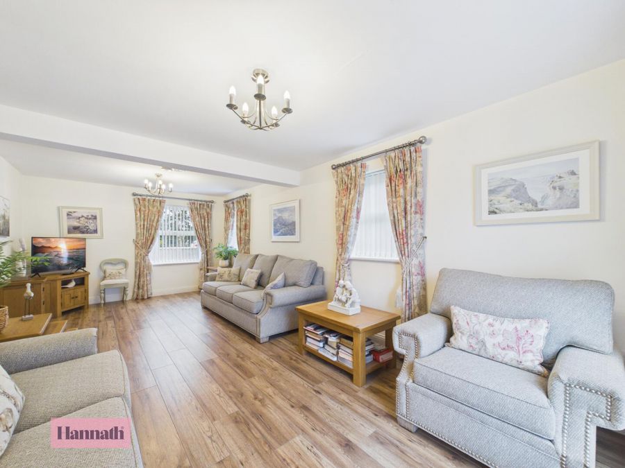 2 Salters Grange Manor