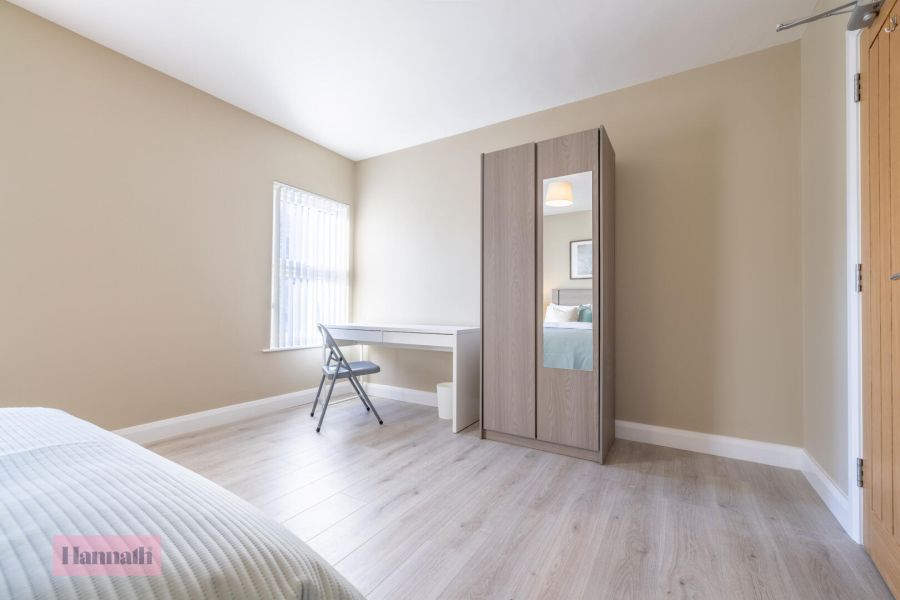 Room 5, 90 Hill Street