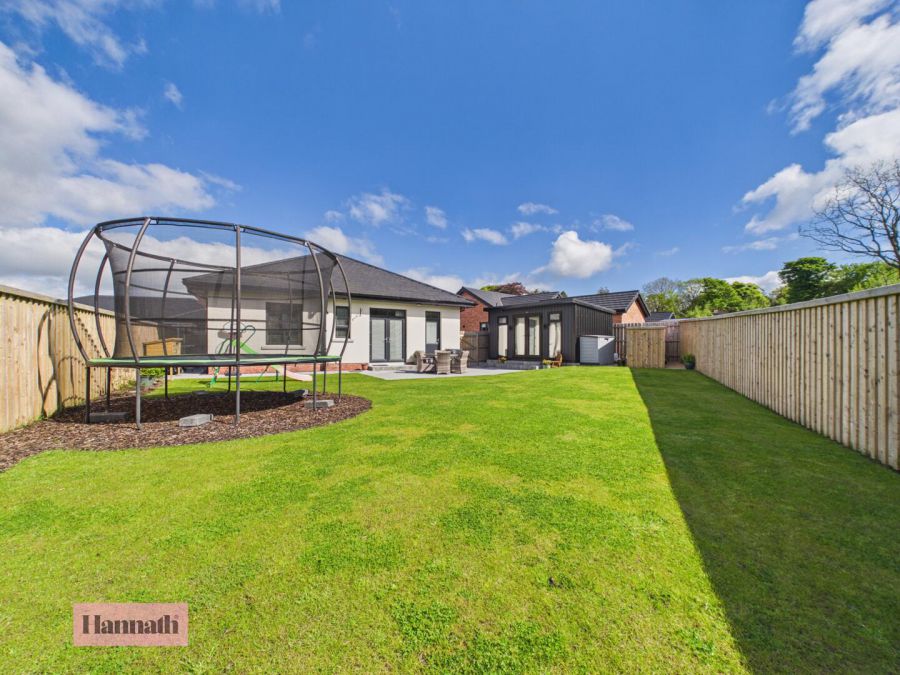 7 Roslyn Meadows