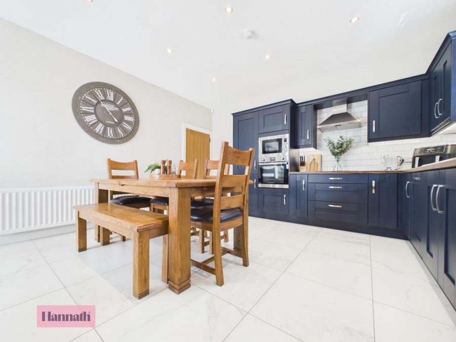 7 Roslyn Meadows