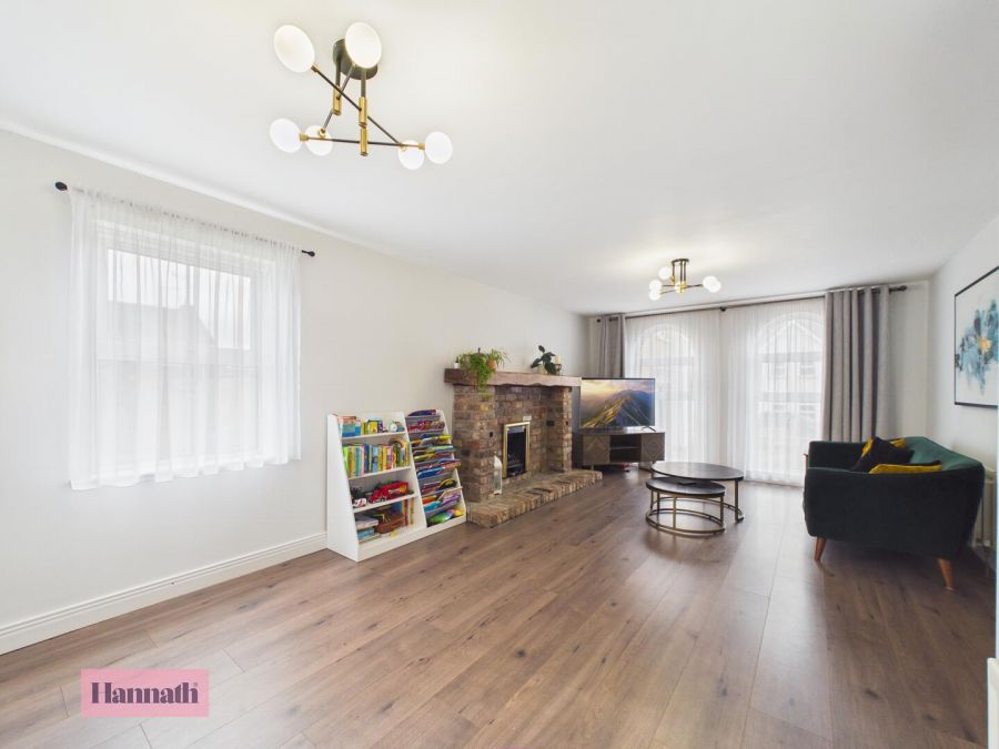 35 Huntingdale Lodge