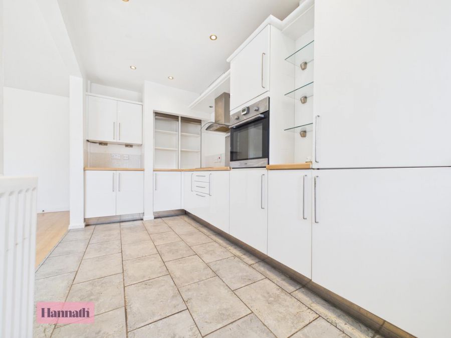 16 Oakleigh Park