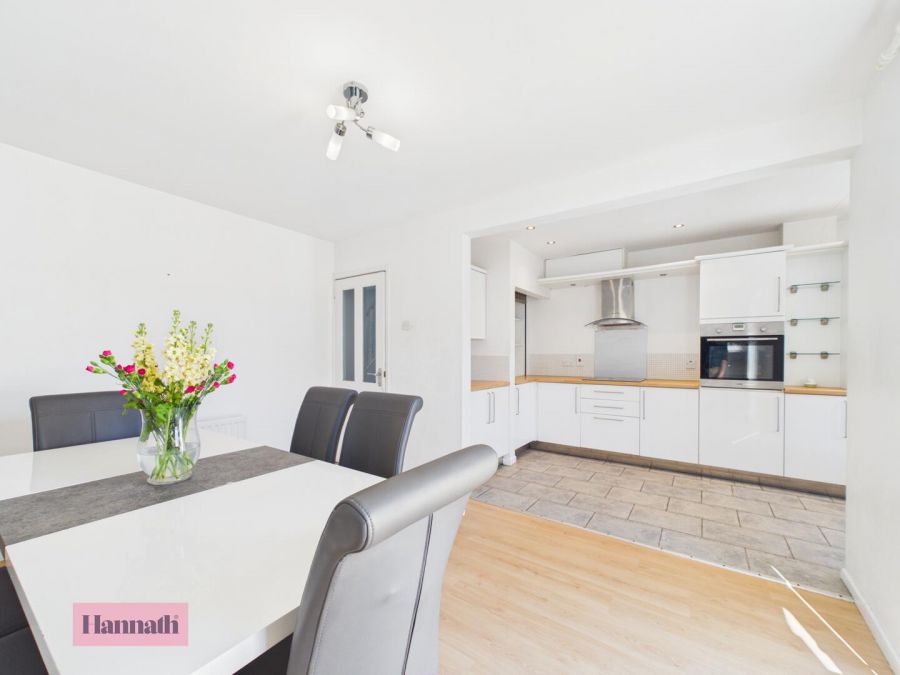 16 Oakleigh Park