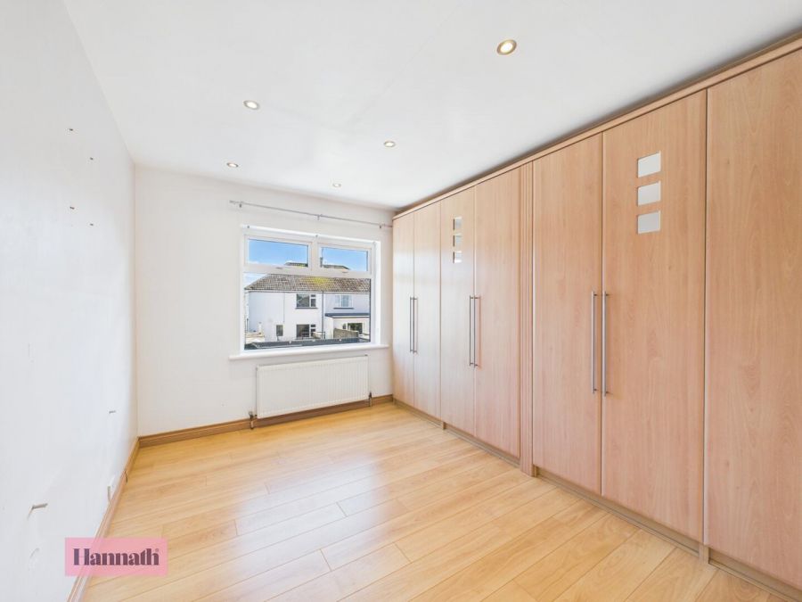 16 Oakleigh Park