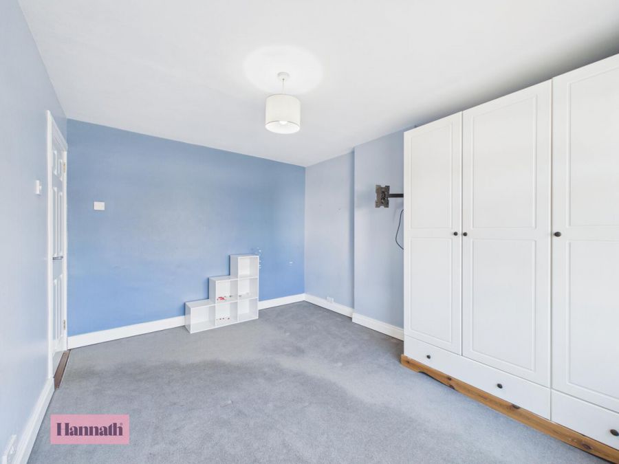 16 Oakleigh Park