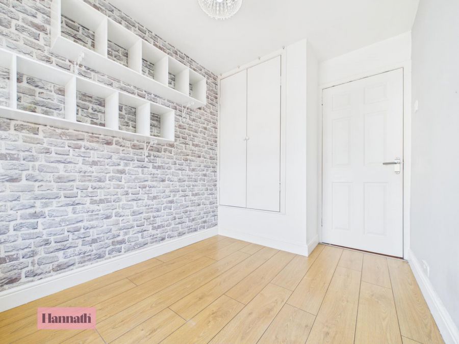 16 Oakleigh Park