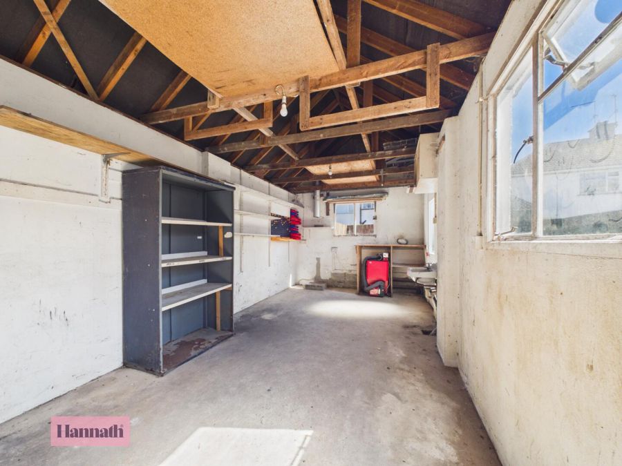 16 Oakleigh Park