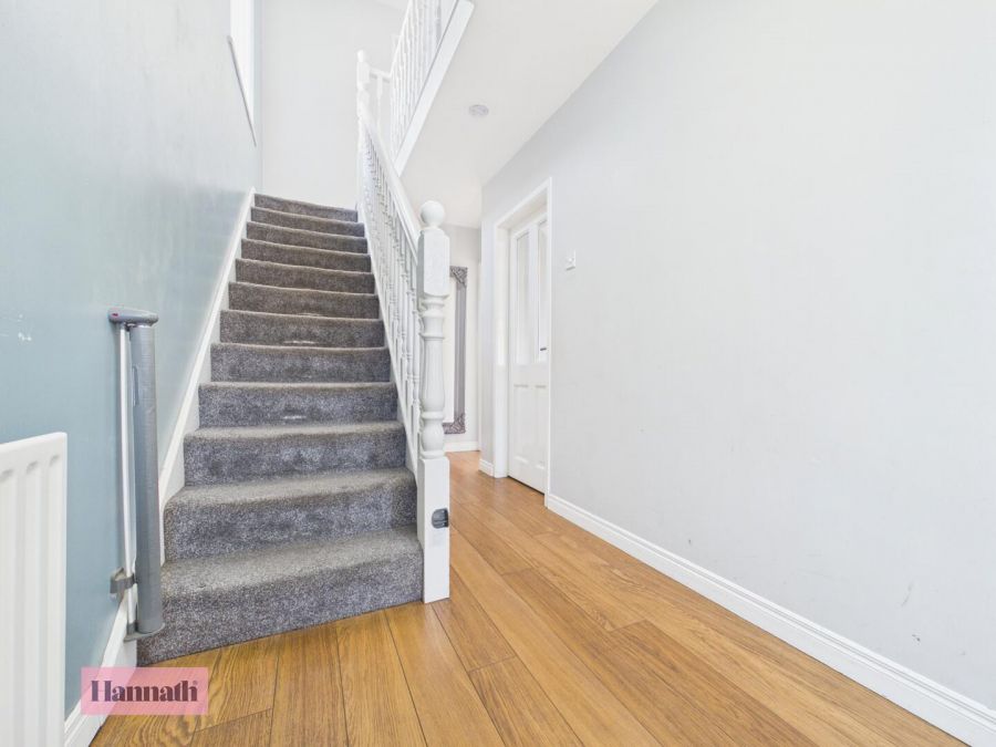 16 Oakleigh Park