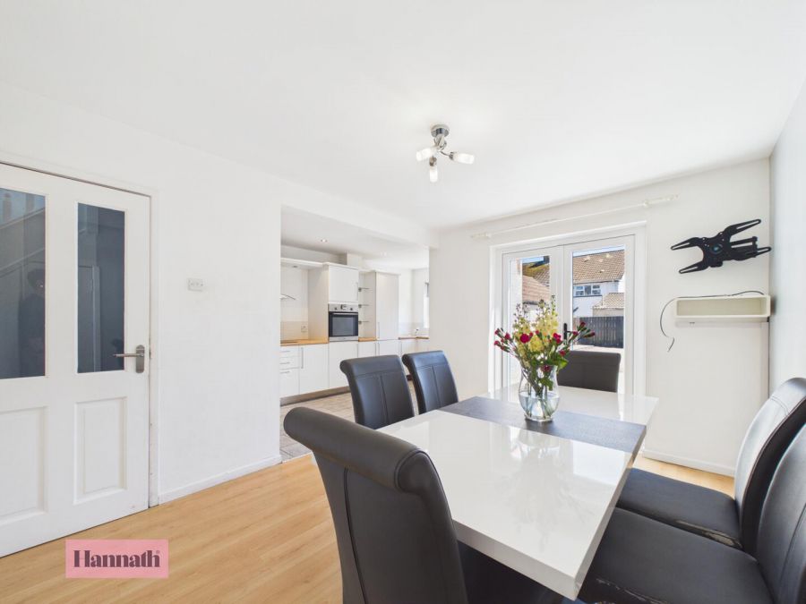 16 Oakleigh Park