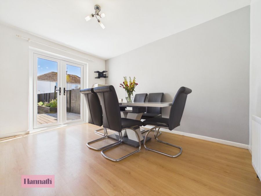 16 Oakleigh Park
