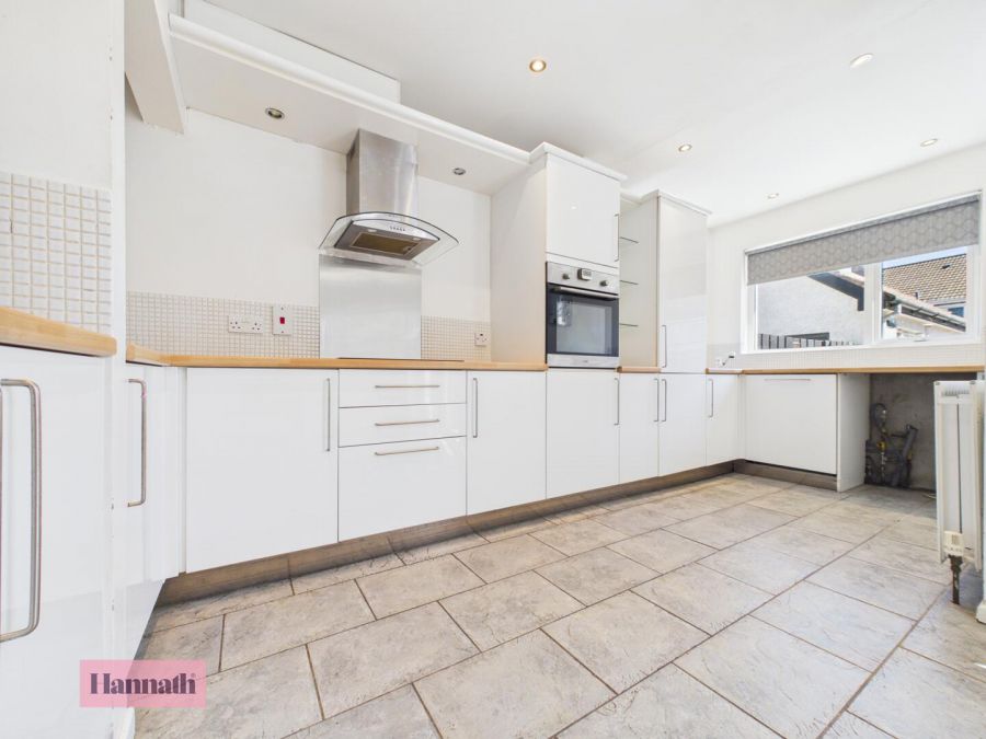 16 Oakleigh Park