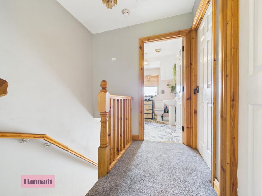 28 Silverwood Green