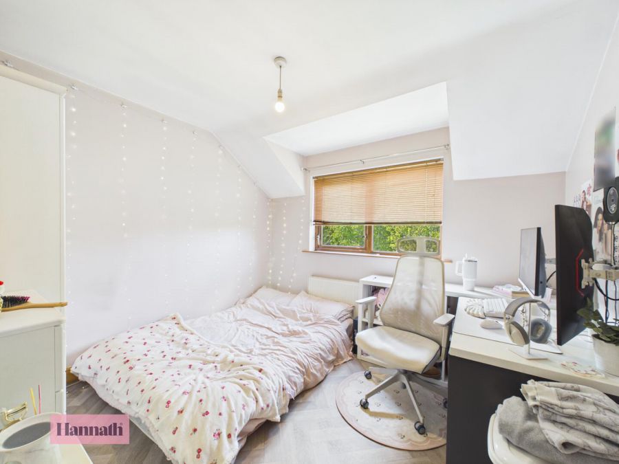 28 Silverwood Green