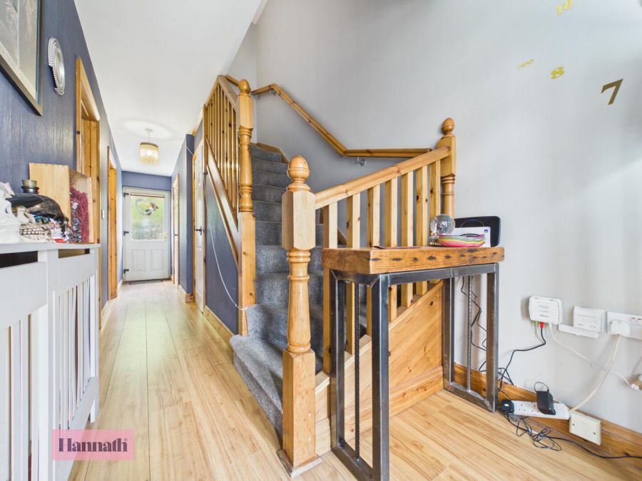 28 Silverwood Green