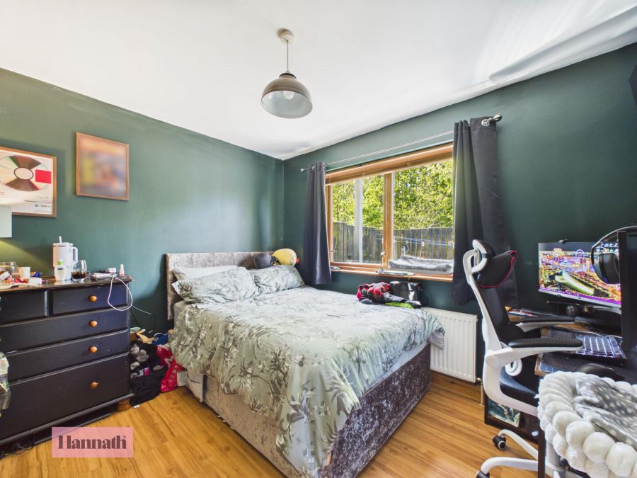 28 Silverwood Green