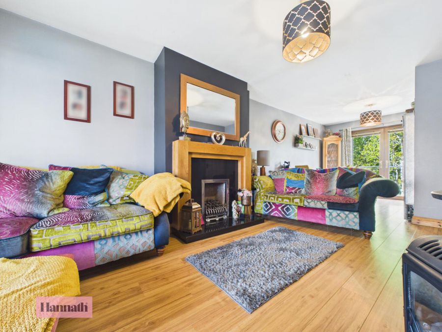 28 Silverwood Green