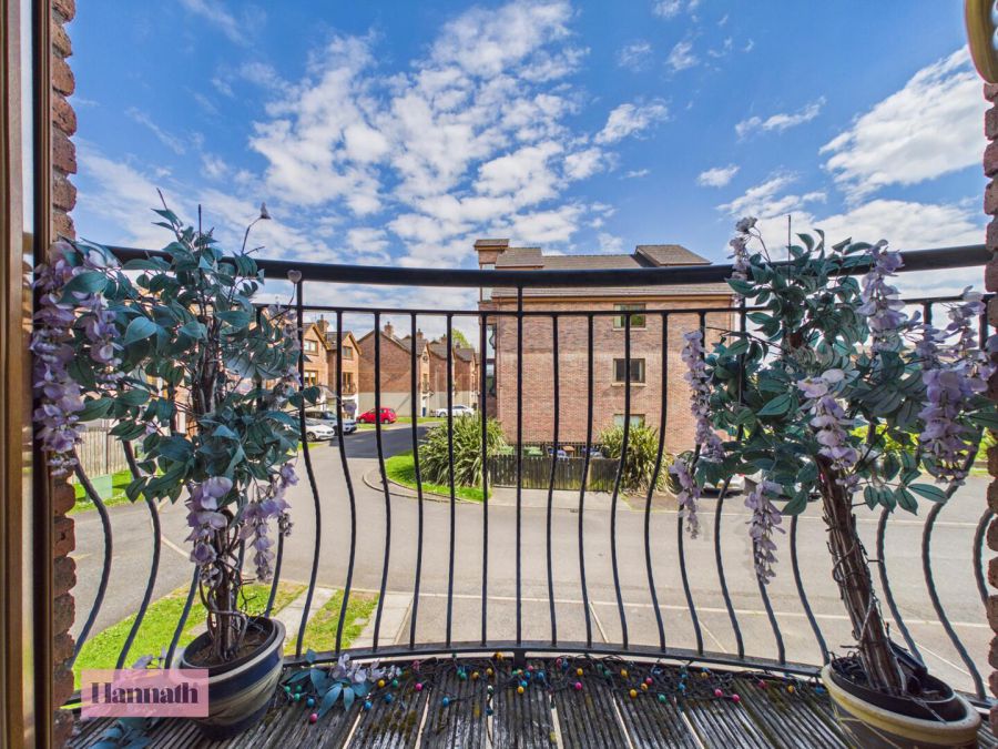 28 Silverwood Green