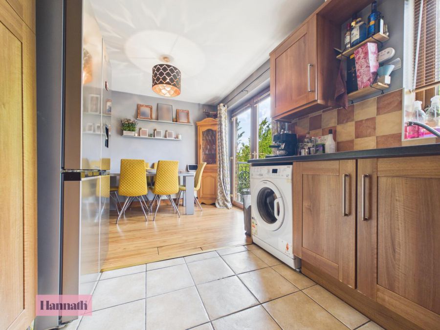 28 Silverwood Green