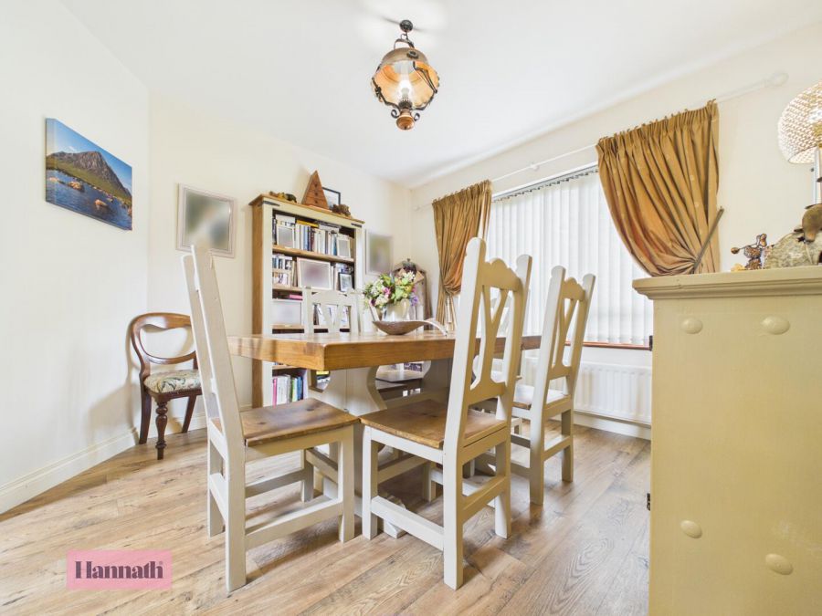 13 Lynden Gate Park