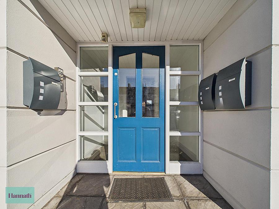 6 The Courtyard