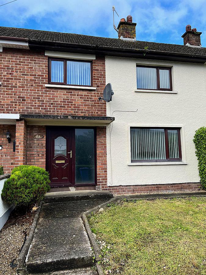 4a Wellington Parade, larne, BT40 1EG