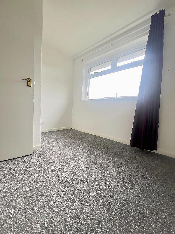 8 Hillmount Gardens