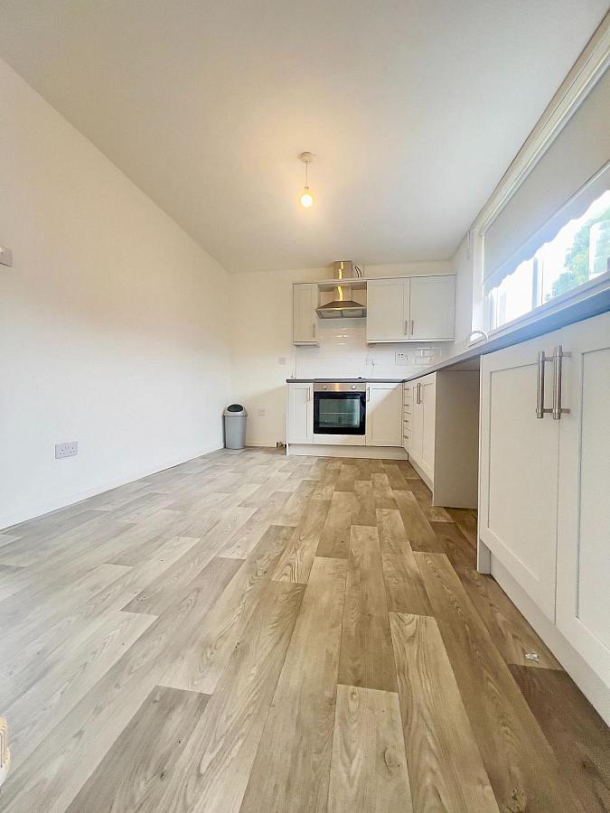 8 Hillmount Gardens