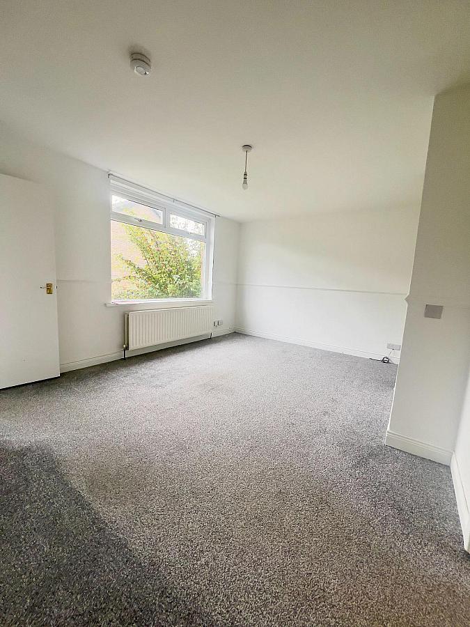 8 Hillmount Gardens