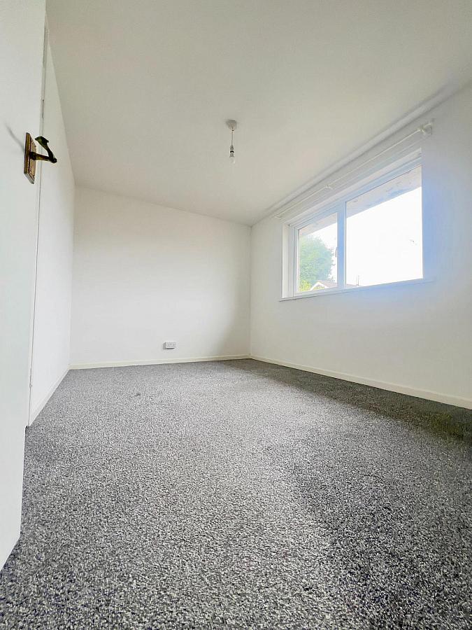 8 Hillmount Gardens