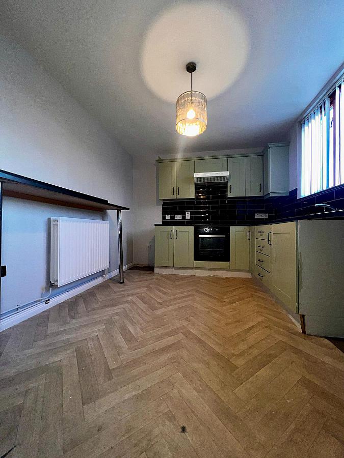 16 Hillmount Gardens