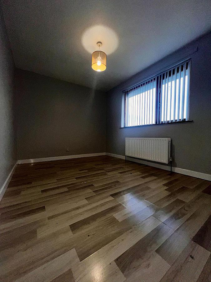 16 Hillmount Gardens