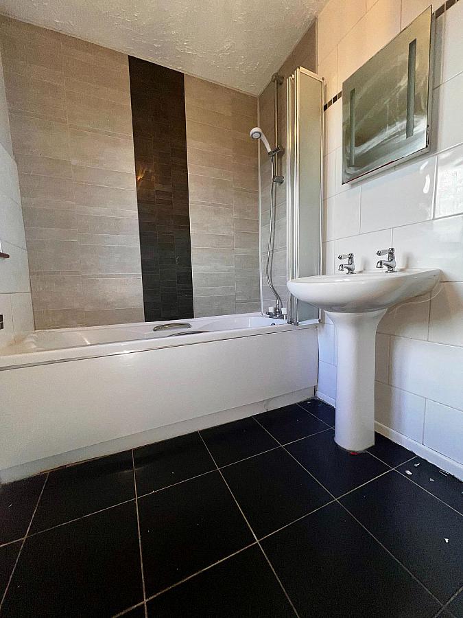 16 Hillmount Gardens