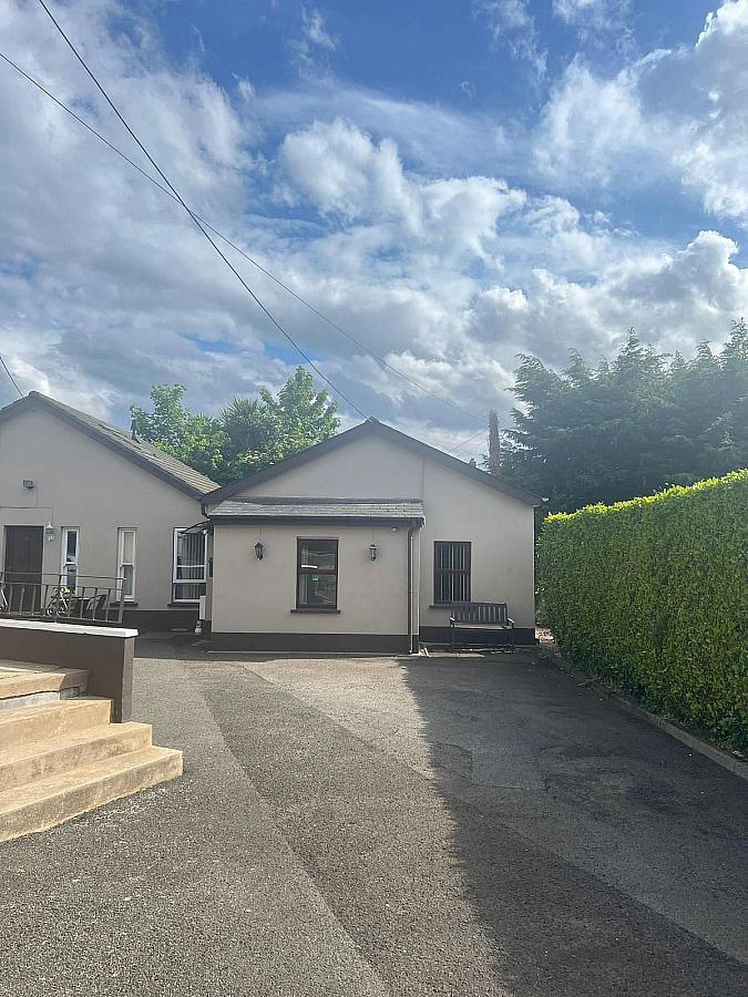 1b Lansdowne Crescent,larne, BT40 1BW