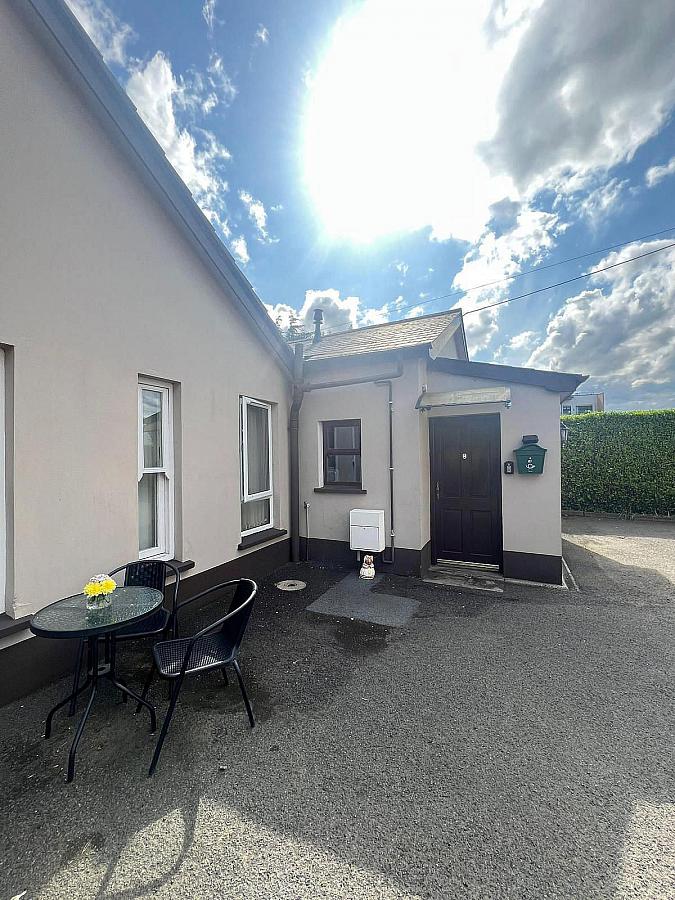 1b Lansdowne Crescent