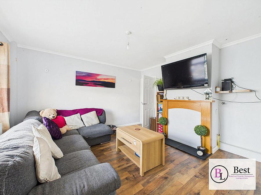 54 Pinewood Avenue 54 Pinewood Avenue