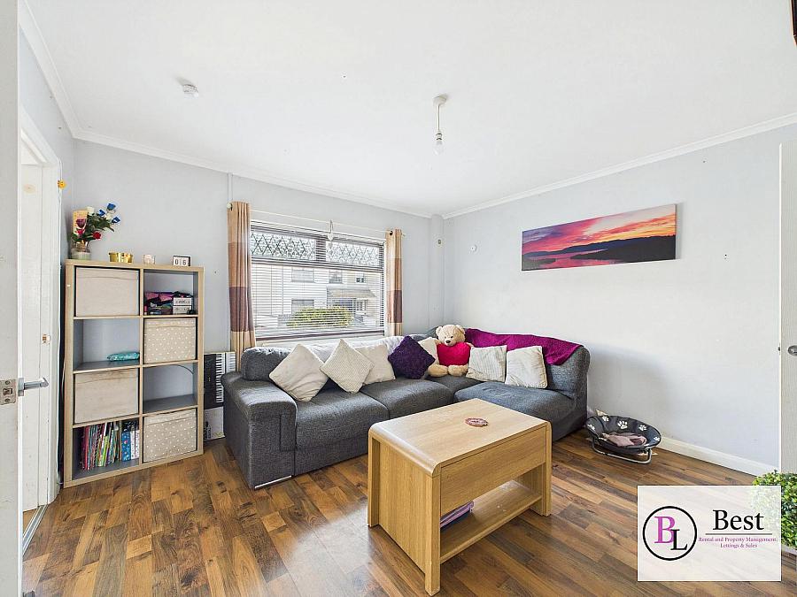 54 Pinewood Avenue 54 Pinewood Avenue