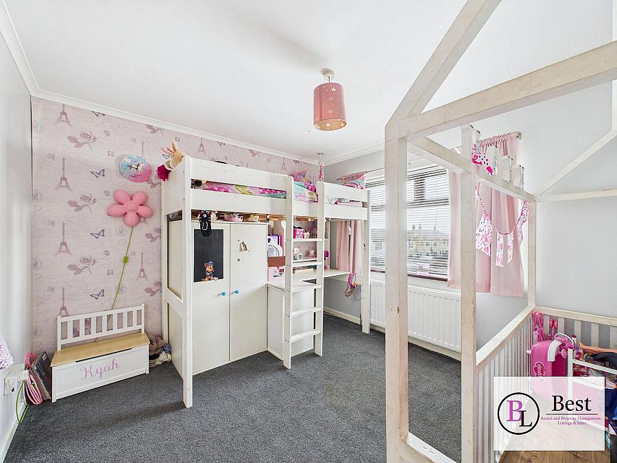 54 Pinewood Avenue 54 Pinewood Avenue