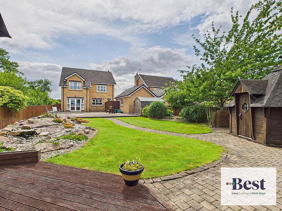46 Corran Manor