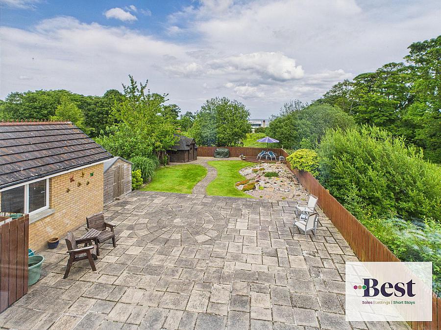 46 Corran Manor