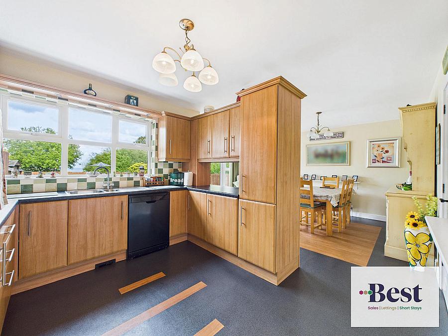 46 Corran Manor