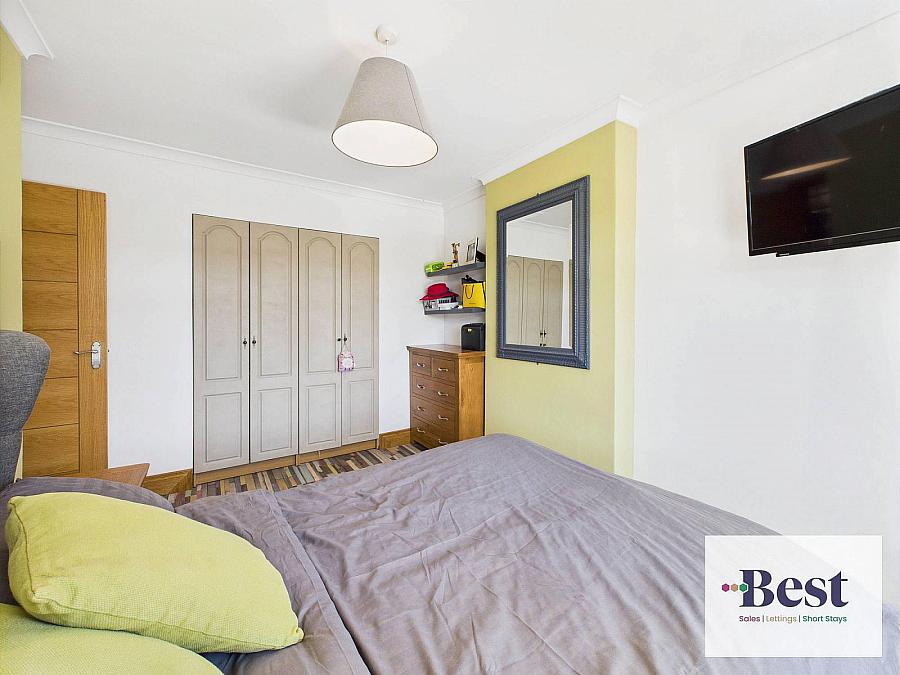 11 Parkmount Gardens